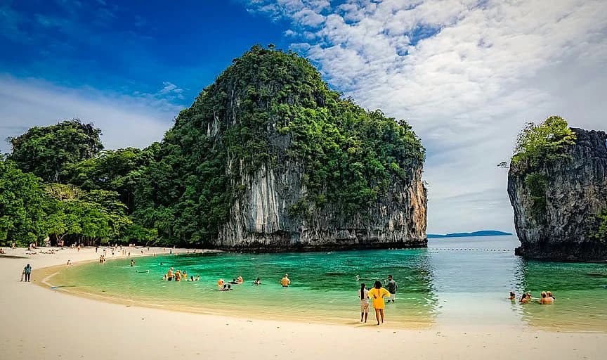 Hong Islands Tour by Speedboat & Kayaking